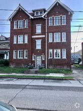 Building Photo - 1632 Virginia St E