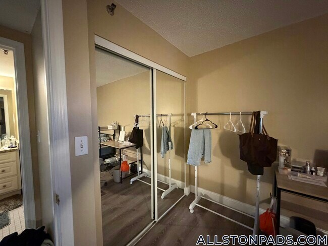 Building Photo - 15 N Beacon St