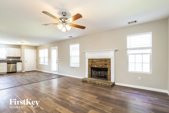 Building Photo - 153 Pine Tree Dr