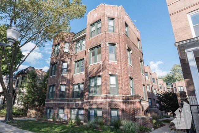 Building Photo - 3920 N Greenview Ave