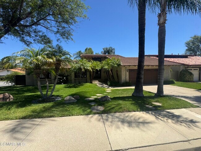 Building Photo - 1832 Fallview Rd