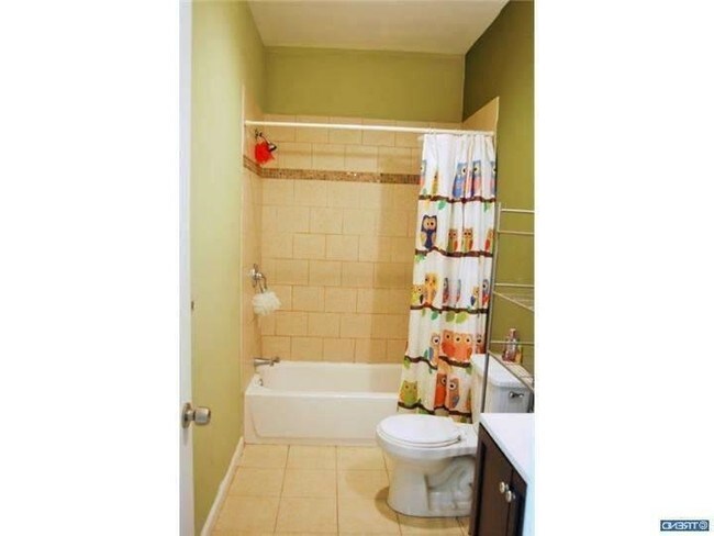 Baño - 1701 Master St