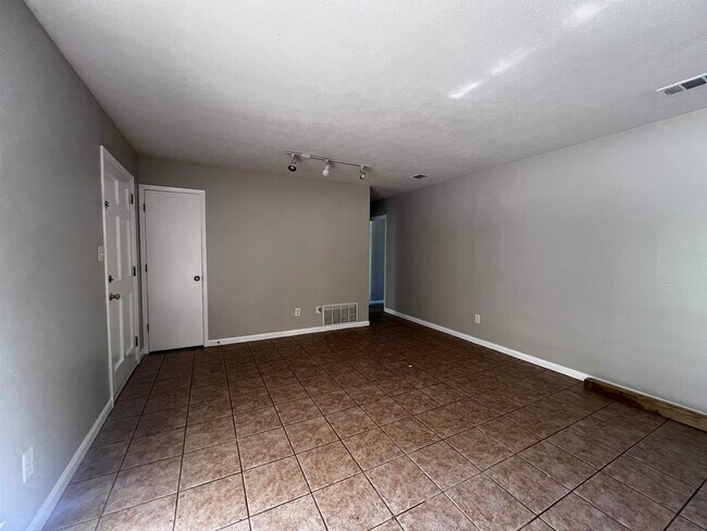 Building Photo - 1840 Devra Dr