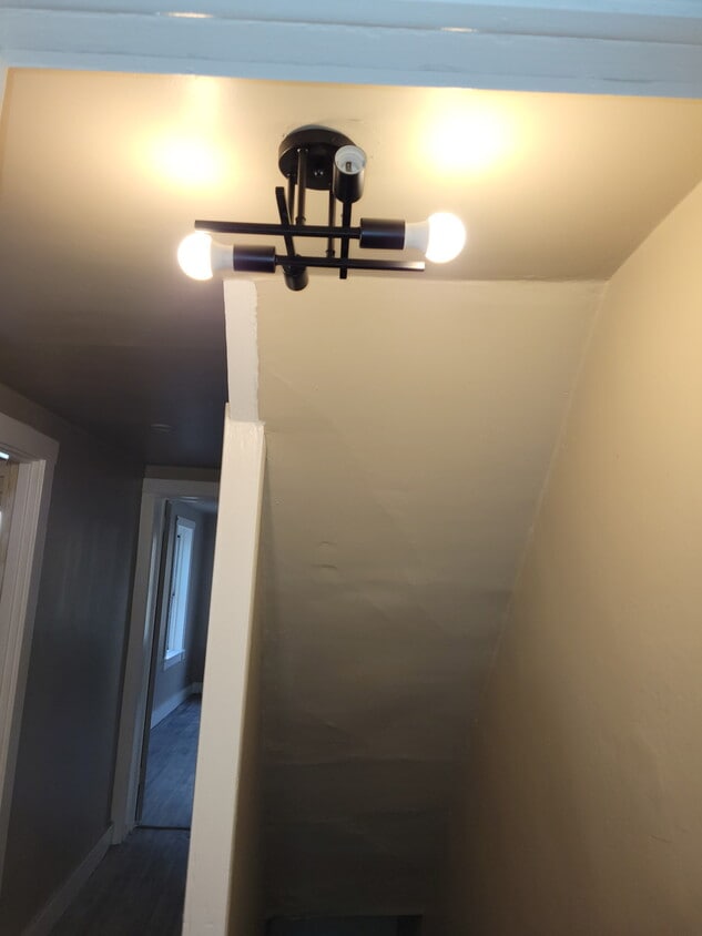 Building Photo - 332 S 11th St