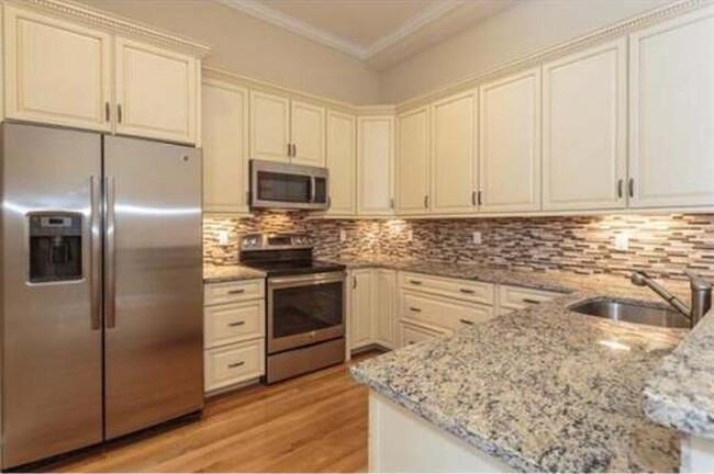 Foto del edificio - 100 Nahant St