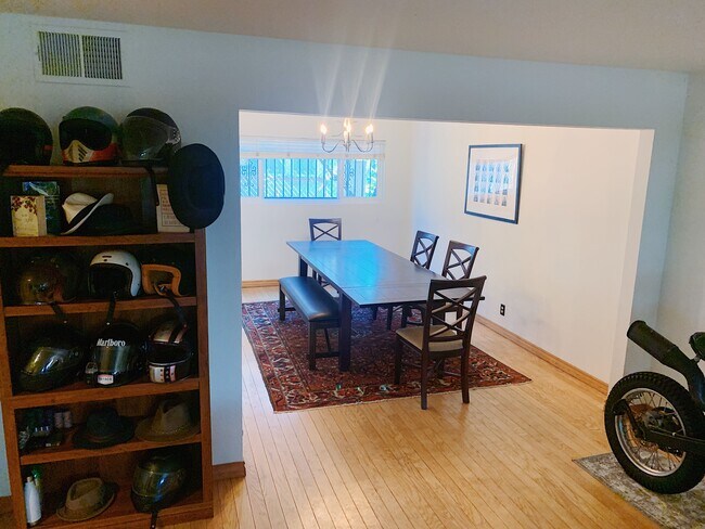 Foto del edificio - 645 N McCadden Pl