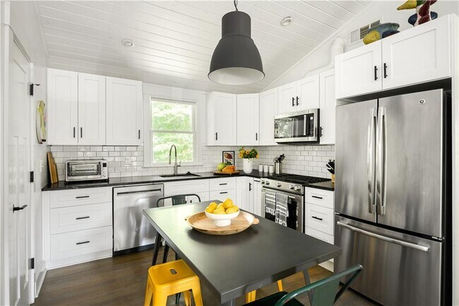 Foto del edificio - 347 Sinclair Ave NE