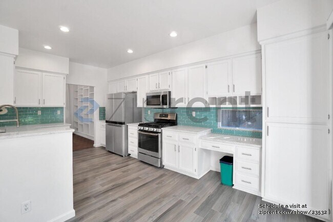 Foto del edificio - 9404 Fox Den Ct