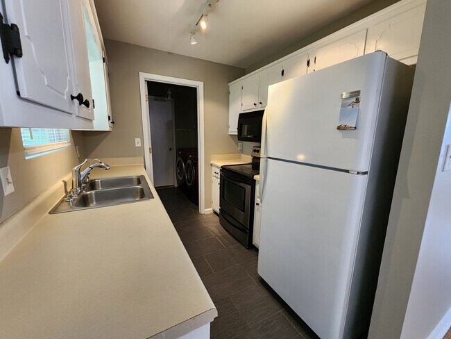 Building Photo - 157 Oak Tree Dr