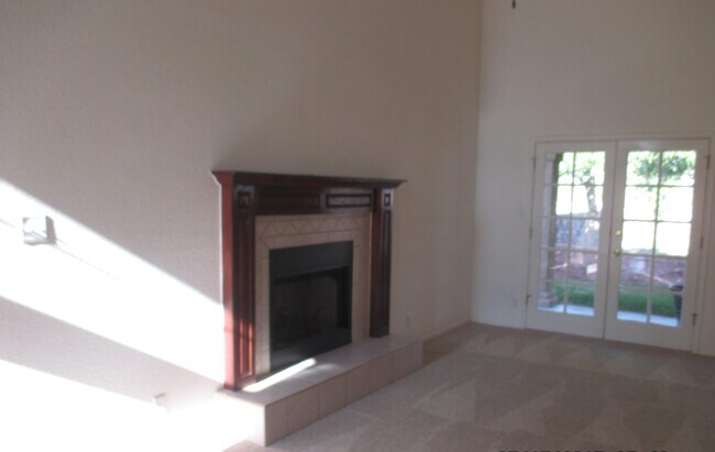 Building Photo - 5837 Sixta Dr
