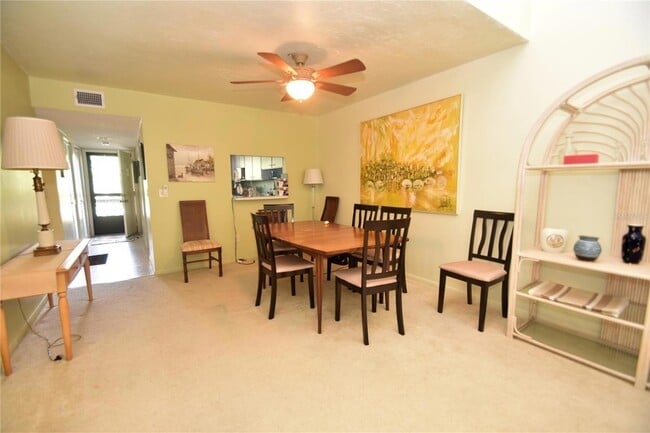 Foto del edificio - 1531 Clower Creek Dr