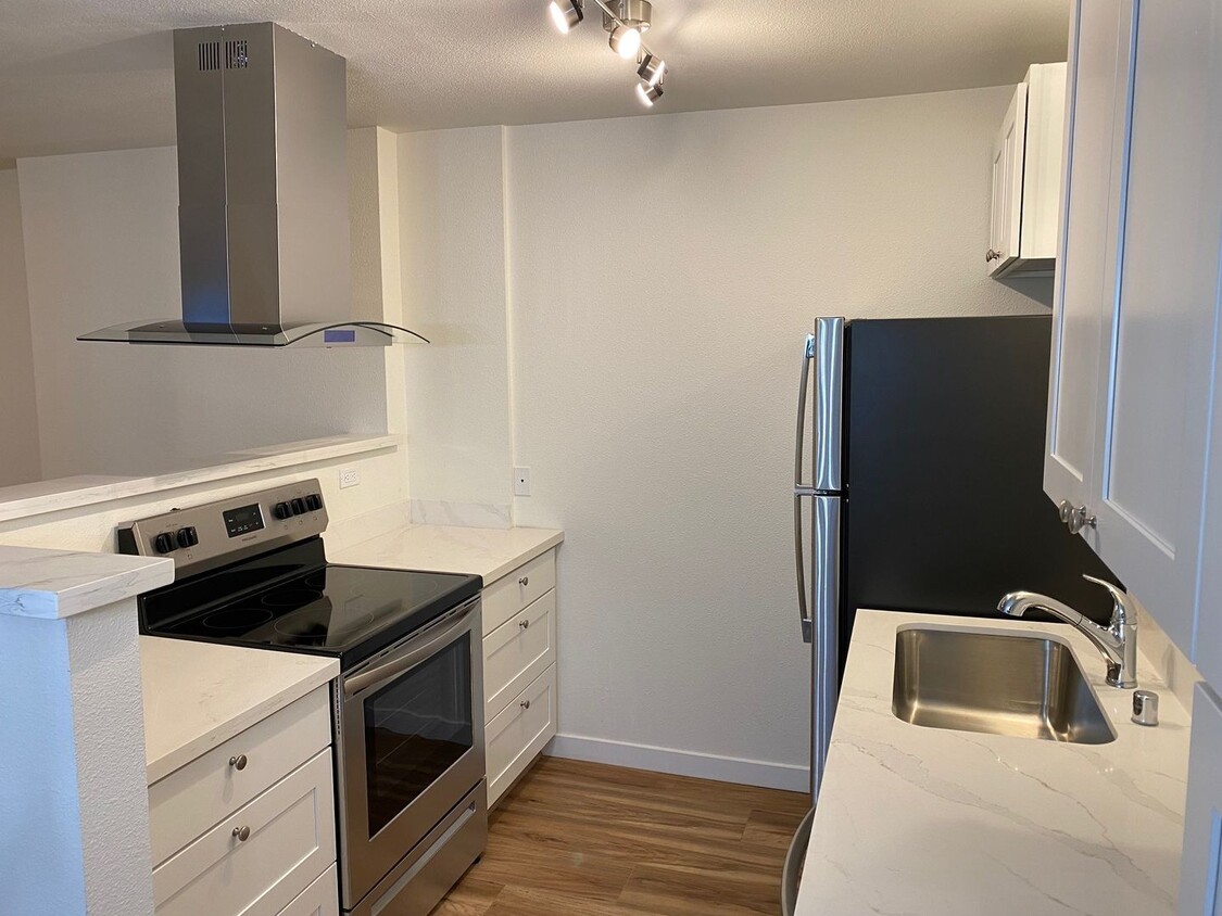 Updated 2bed/1bath Apartment in Prime Redmond Location! - Updated 2bed/1bath Apartment in Prime Redmond Location!