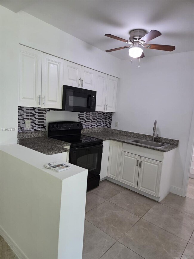 Foto del edificio - 4381 Purdy Ln