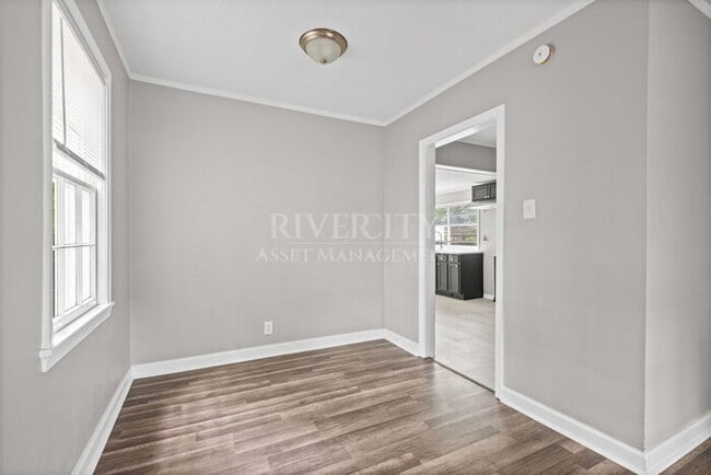Building Photo - READY FOR MOVE IN, SECTION 8 WELCOMED!!!!!