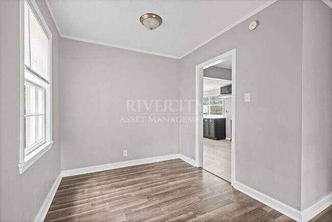 Foto del edificio - READY FOR MOVE IN, SECTION 8 WELCOMED!!!!!