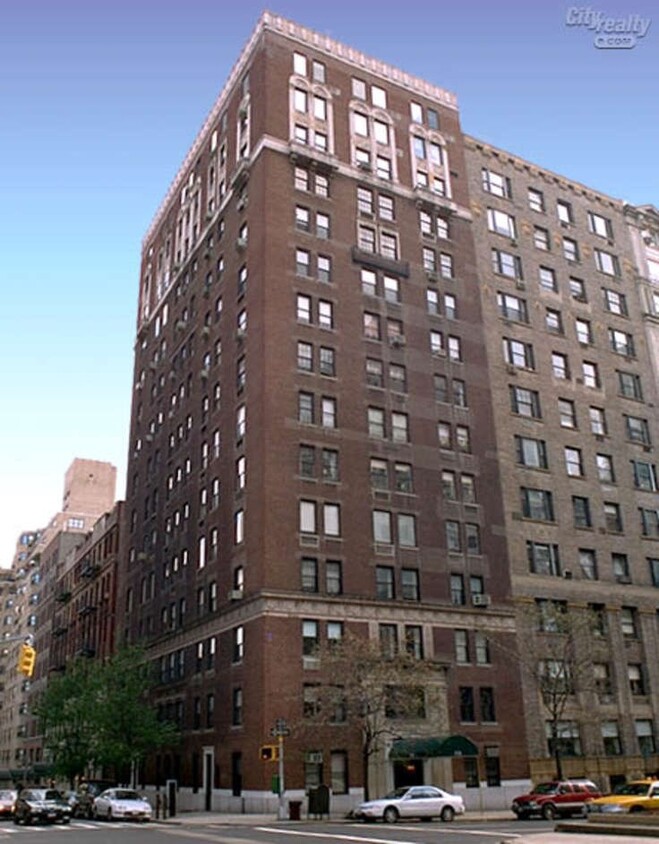 Foto del edificio - 30 E 81st St