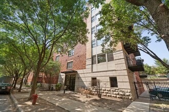 Building Photo - 2320 W St Paul Ave