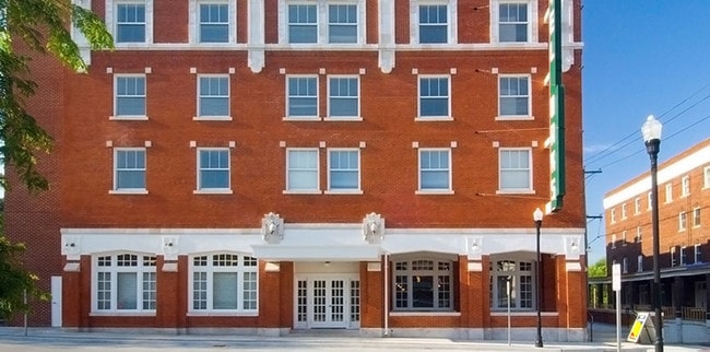 Oaks Apartments