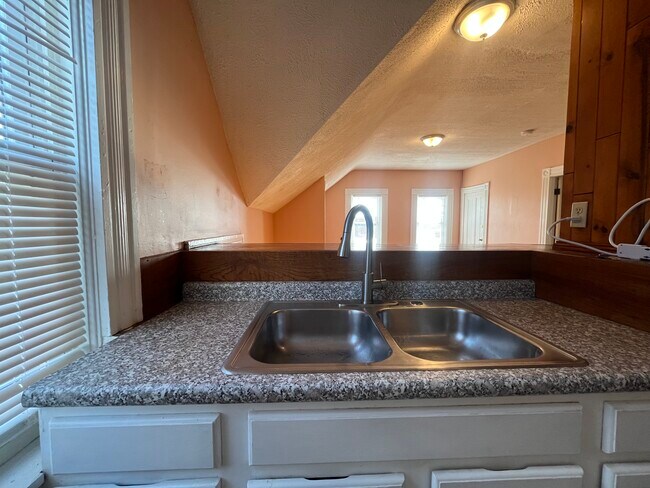 Kitchen - 54 Barton St