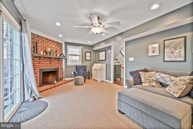 Foto del edificio - 6400 Fleetside Ct