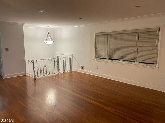 Foto del edificio - 115 Northfield Rd