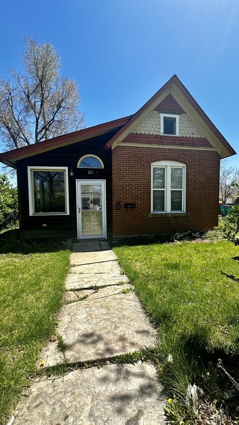 Primary Photo - 112 Peterson St
