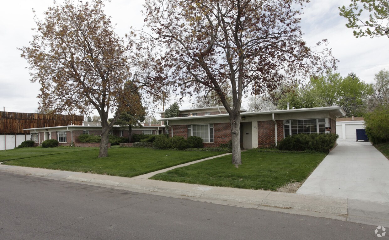 Primary Photo - 1452-1470 Ivanhoe St