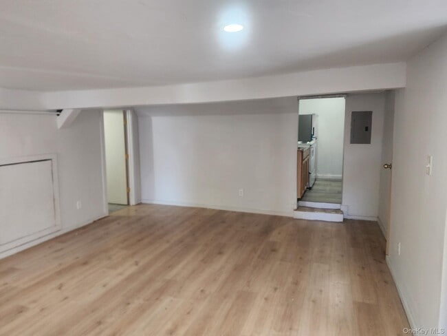 Foto del edificio - 116 E Main St