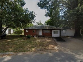 Building Photo - 512 Middle St