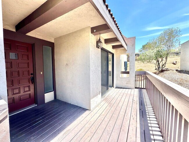 Foto del edificio - AVAILABLE NOW: BIG College Area Townhome 4bd/2.5ba HUGE garage, AC, pool, W/D