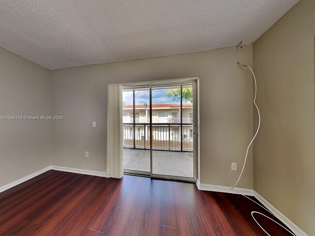 Foto del edificio - 6956 NW 166 Terrace