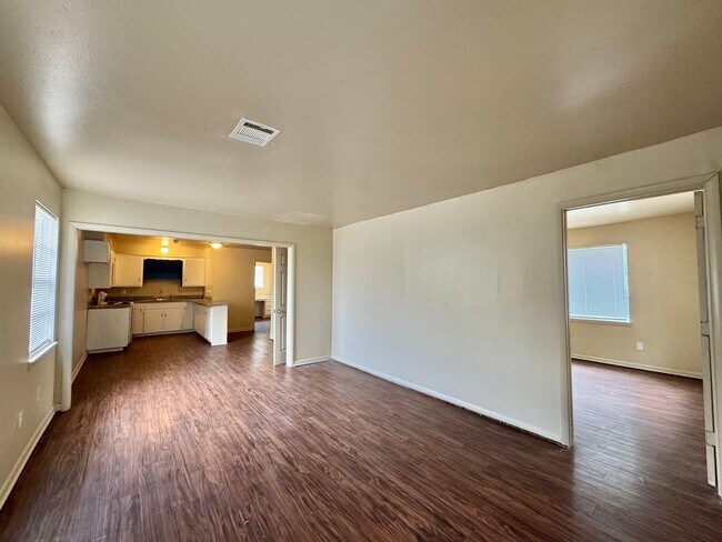 Building Photo - 444 1/2 Babb Dr