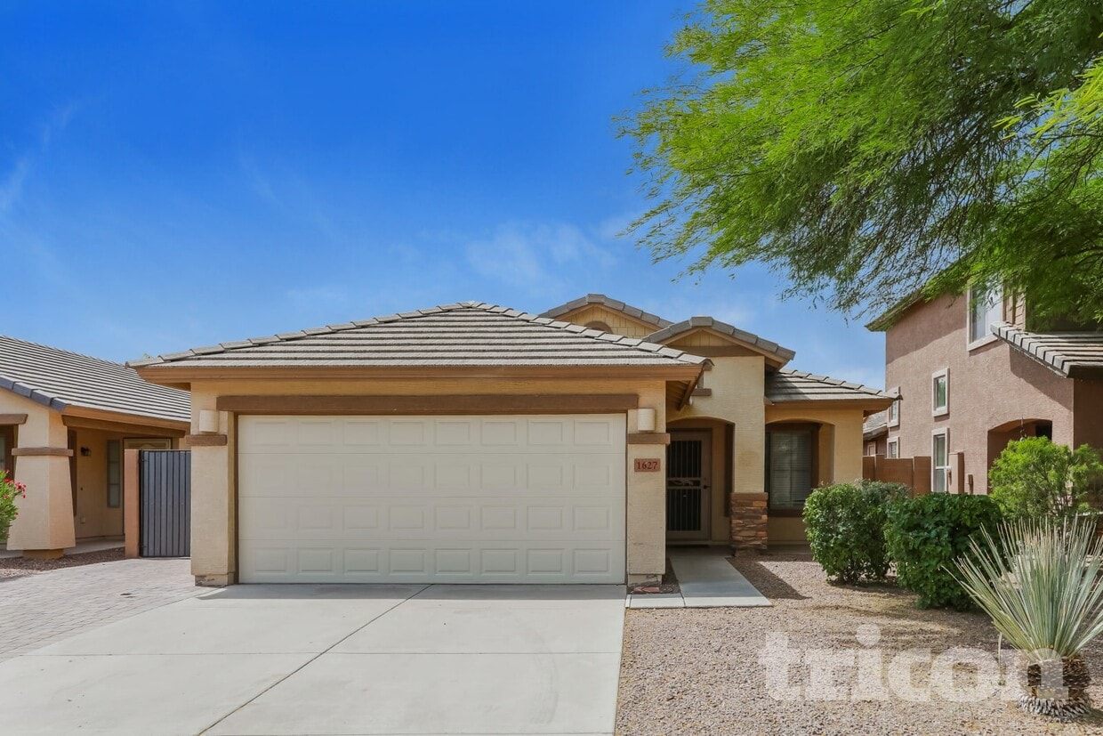 Primary Photo - 1627 W Prospector Way