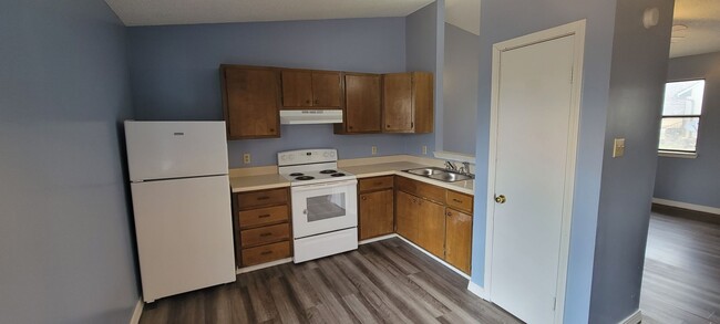 Building Photo - Quiet living in Horseshoe Bend! 1/1 Spacio...