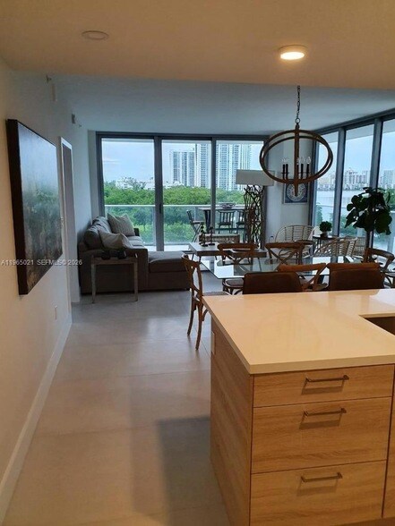 Foto del edificio - 16385 Biscayne Blvd
