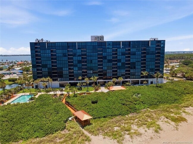 Foto del edificio - 10410 S Ocean Dr
