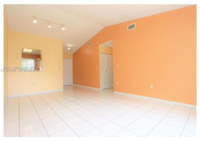 Foto del edificio - 200 NW 114th Ave