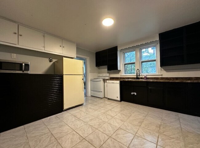 Foto del edificio - Available soon! 4 Bed 1.5 Bath Single family home!