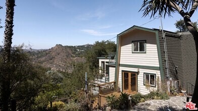 Building Photo - 1212 Fernwood Pacific Dr