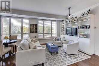 Building Photo - 2 Roxborough St E