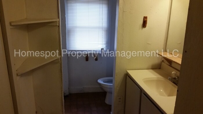 Foto del edificio - 215 W 5th St