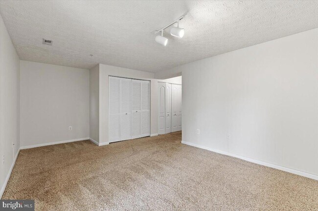 Foto del edificio - 2562 Woodland Pl