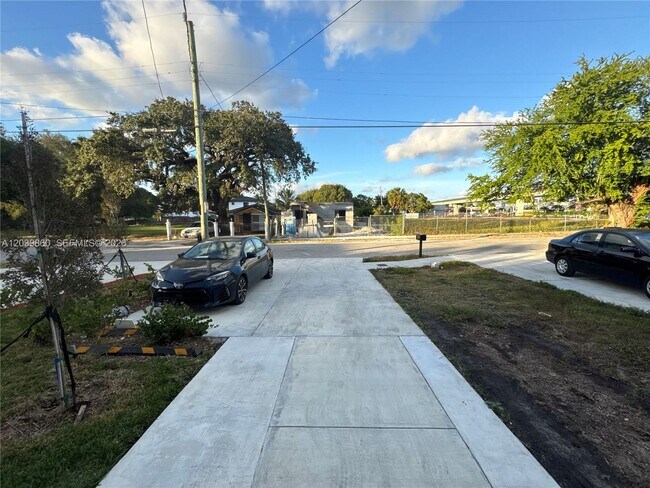 Foto del edificio - 2730 NW 44th St