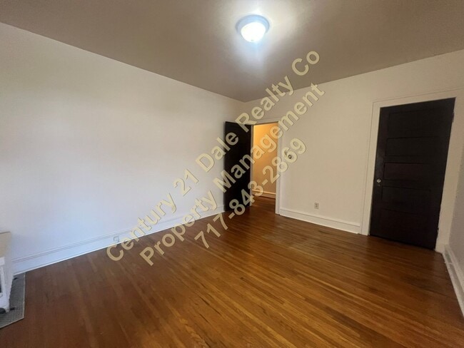 Building Photo - 423-425-425 N Franklin St