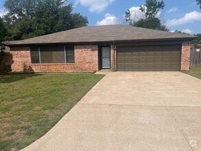 Building Photo - 6402 Walnut Springs Dr