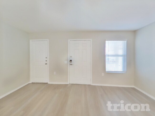 Foto del edificio - 5711 Raven Pl