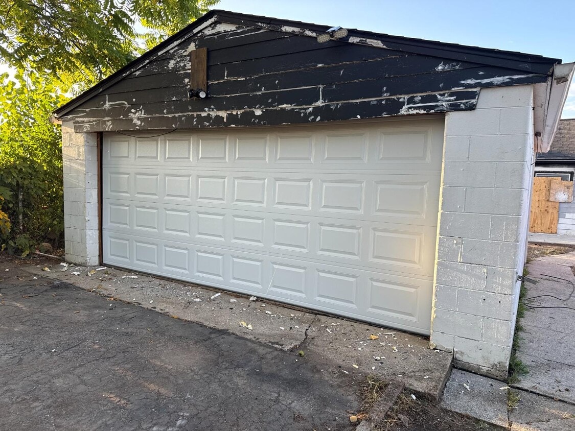 Building Photo - 726 E Moler St