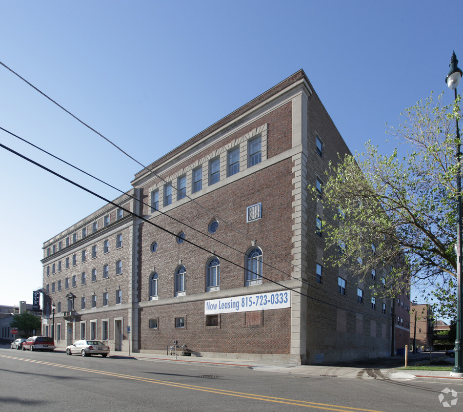 Building Photo - Senior Suites of Joliet