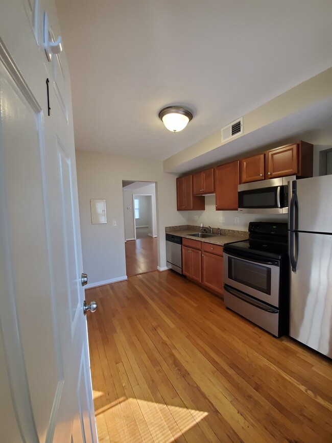 Building Photo - 2039 Genesee St
