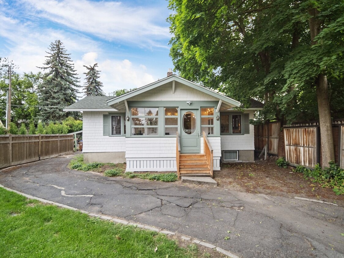 Primary Photo - Charming 2BD Manito Bungalow (Furnished)